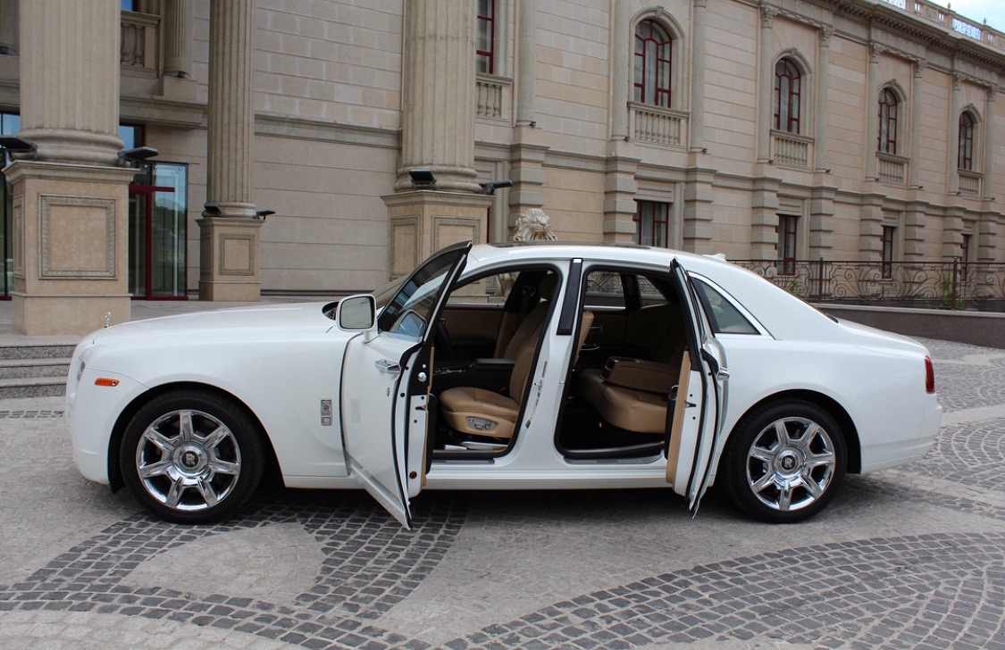 Rolls-Royce Ghost | Прокат авто Алматы – Прокат машин и автомобилей с  водителем в Алматы VIP класса: недорогие цены (стоимость) и модельный ряд  для встречи в аэропорту, свадеб и иных мероприятий |